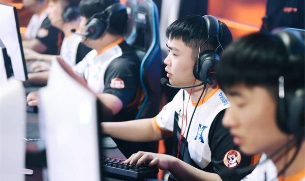  斯图加特青训小将首秀即破门  