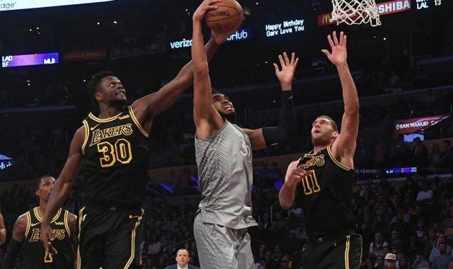 NBA季后赛次轮,巴特勒40分抢断绝杀热火晋级