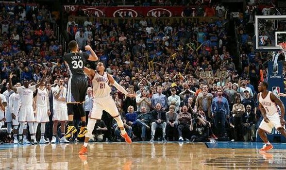 NBA,库里三分绝杀雷霆,勇士终结对手11连胜登顶西部引热议